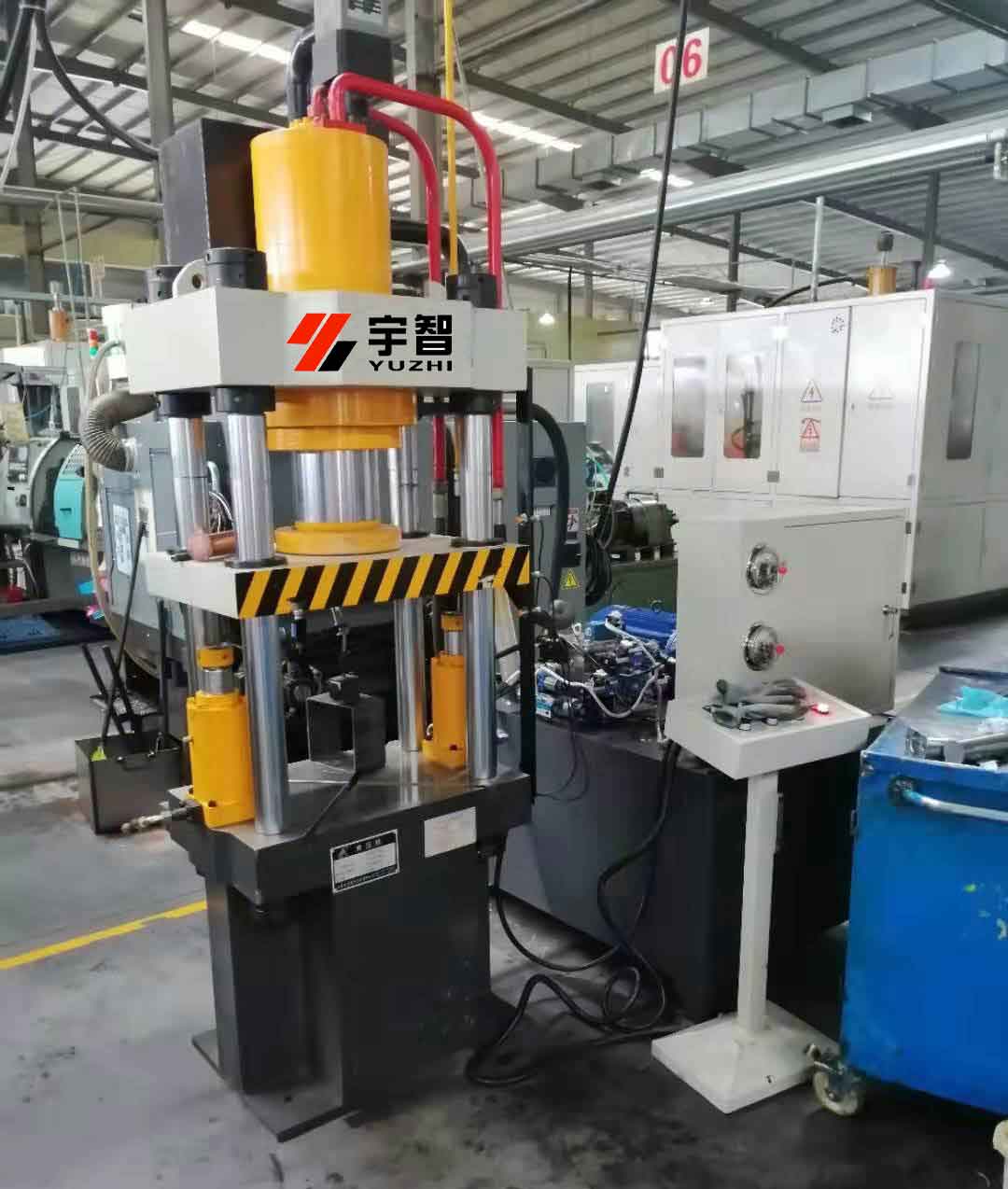 100噸四柱快速液壓機客戶現(xiàn)場圖
