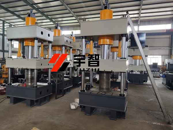 200噸三梁四柱液壓機(jī)裝配現(xiàn)場圖