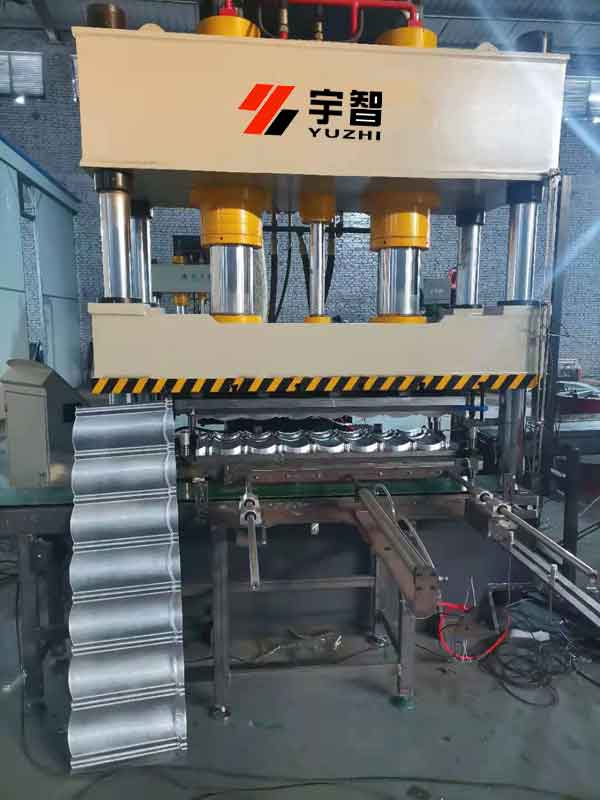 315噸四柱液壓機客戶現(xiàn)場圖