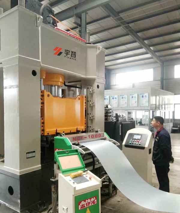 315噸框架式液壓機客戶現場圖
