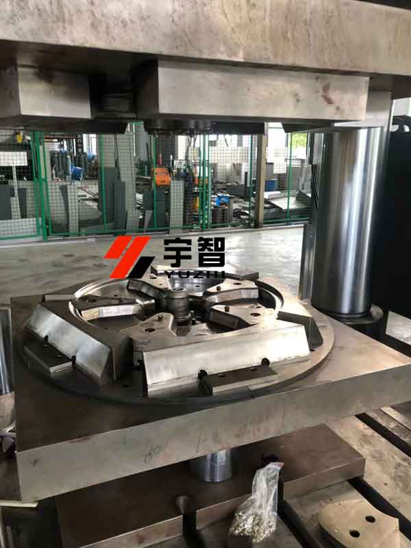 汽車輪轂罩蓋壓制細節(jié)圖